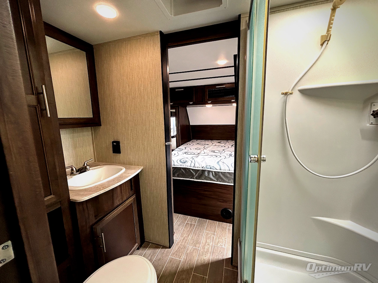 2020 Forest River Cherokee Alpha Wolf 23RD-L Photo 8