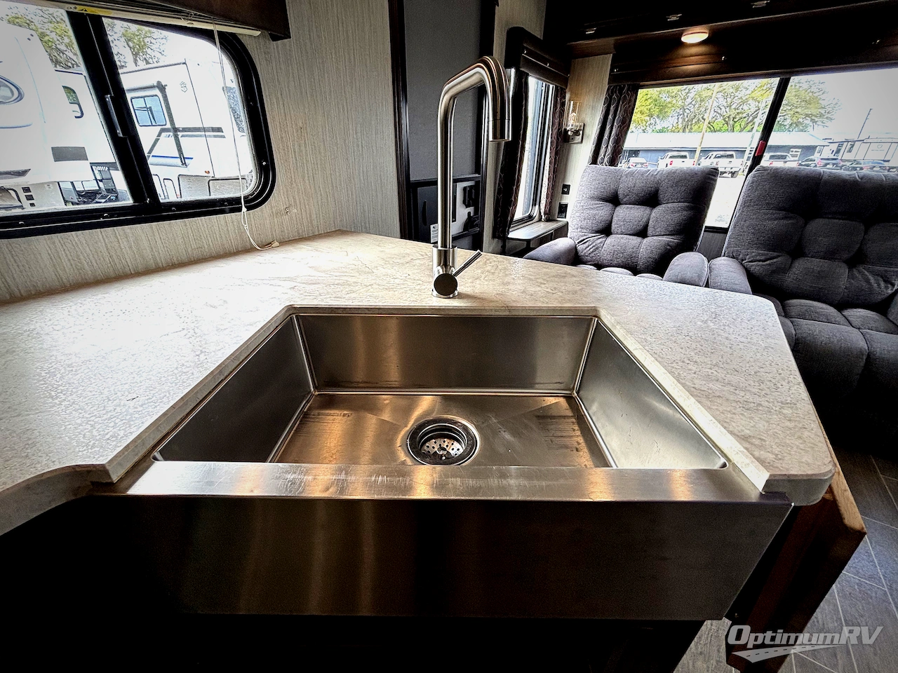 2020 Forest River Cherokee Alpha Wolf 23RD-L Photo 11