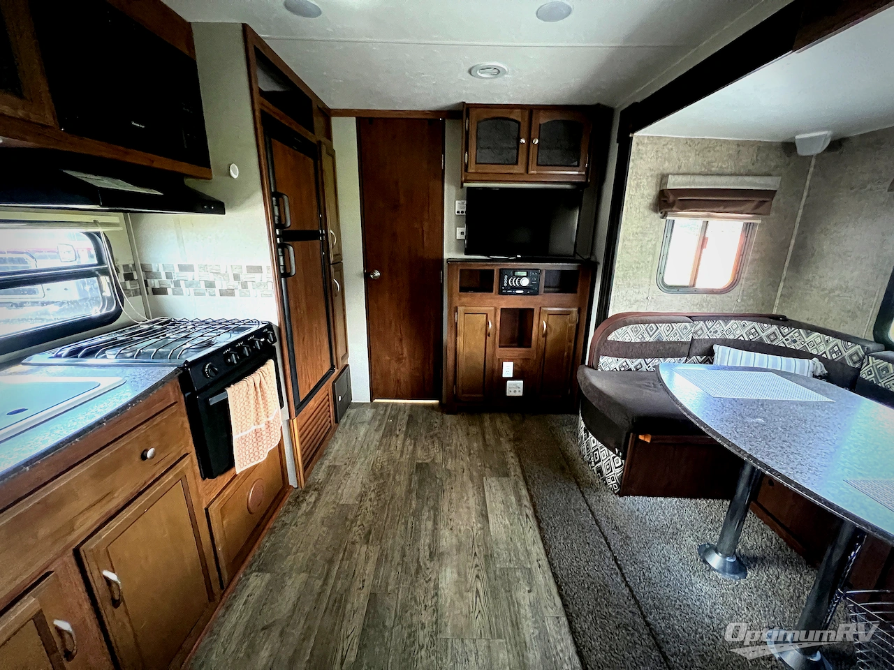 2016 Coachmen Freedom Express 248RBS Photo 3