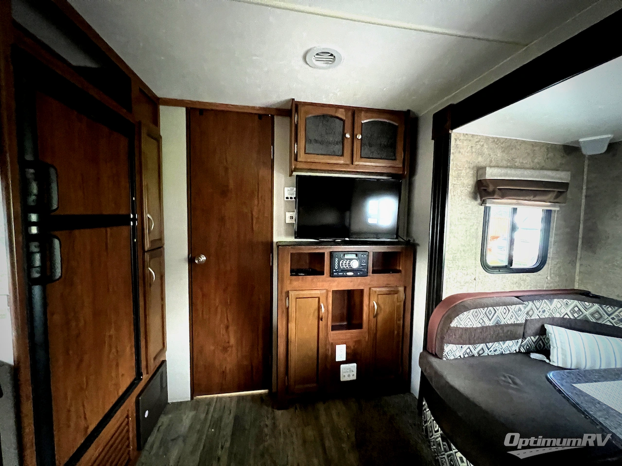 2016 Coachmen Freedom Express 248RBS Photo 7