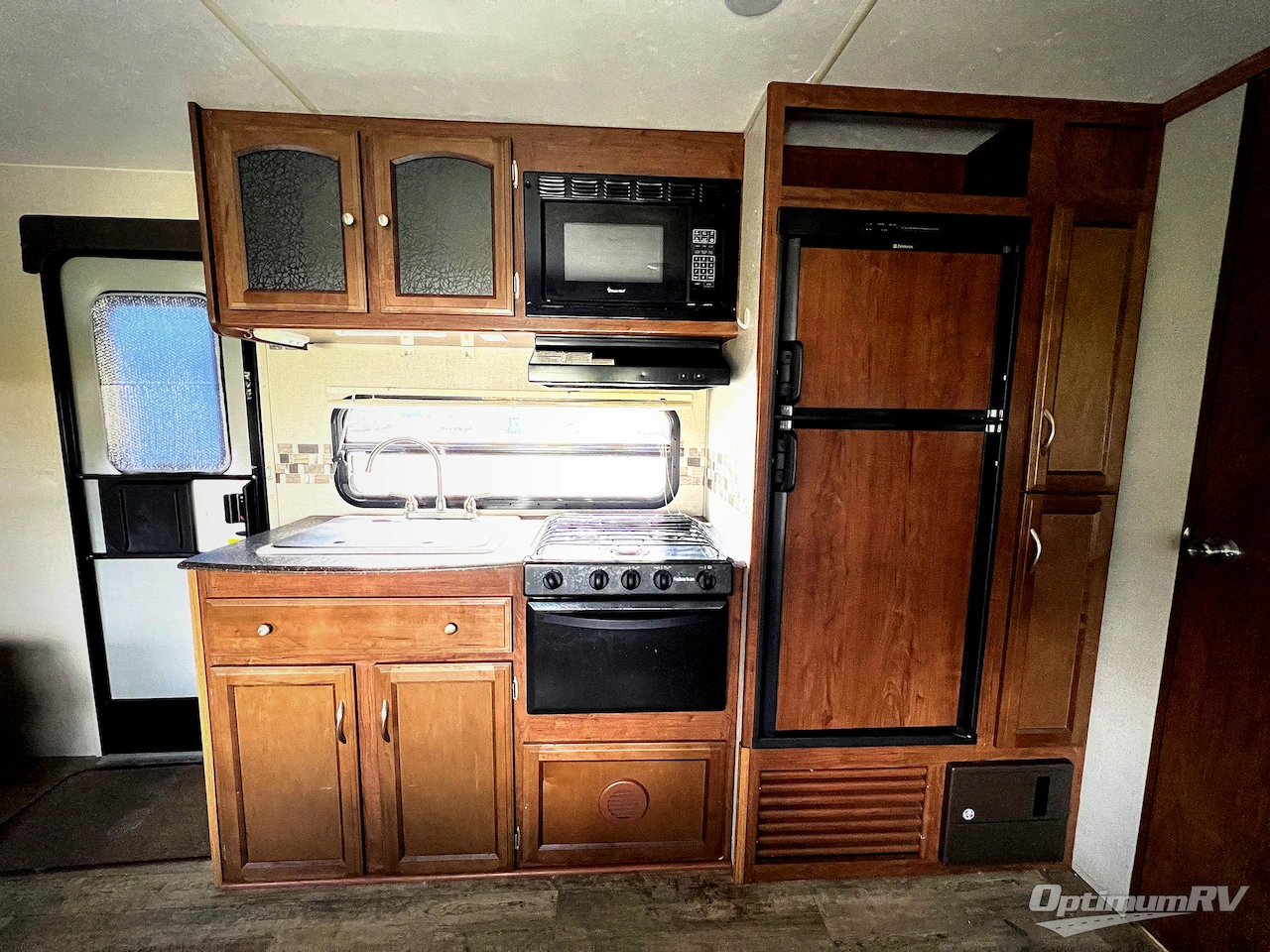 2016 Coachmen Freedom Express 248RBS Photo 8