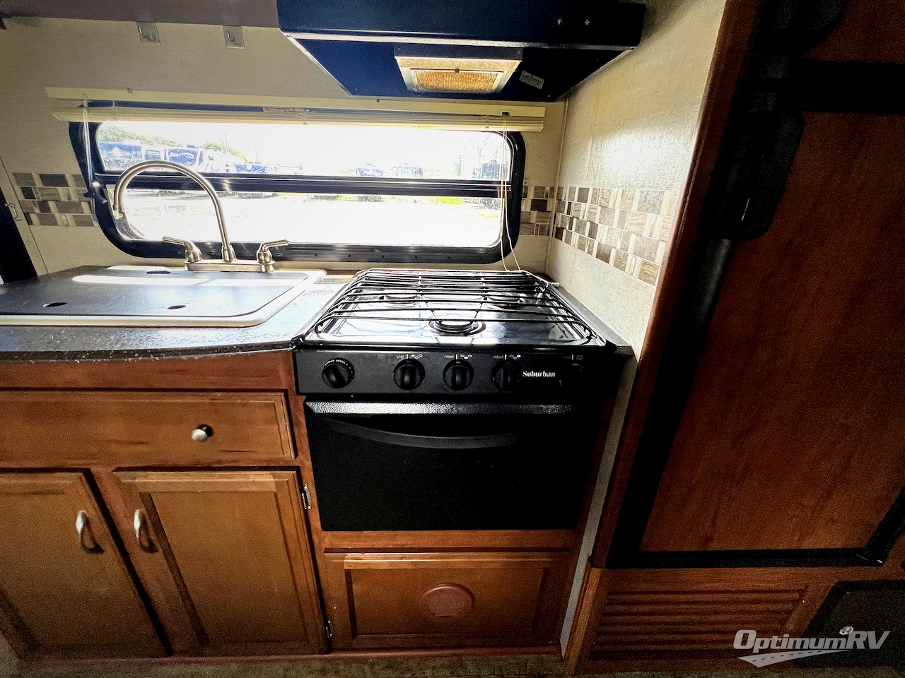 2016 Coachmen Freedom Express 248RBS Photo 10
