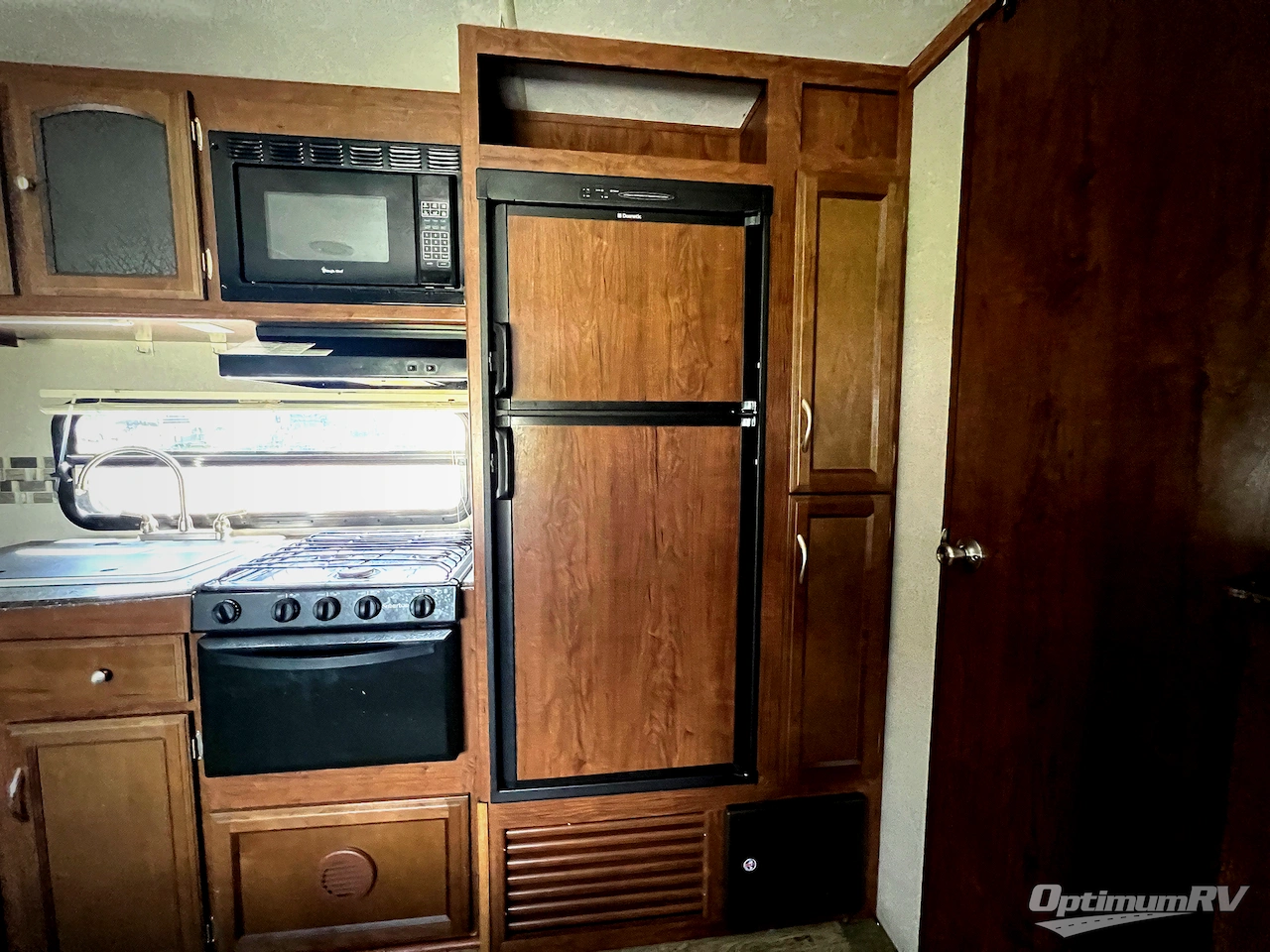 2016 Coachmen Freedom Express 248RBS Photo 12