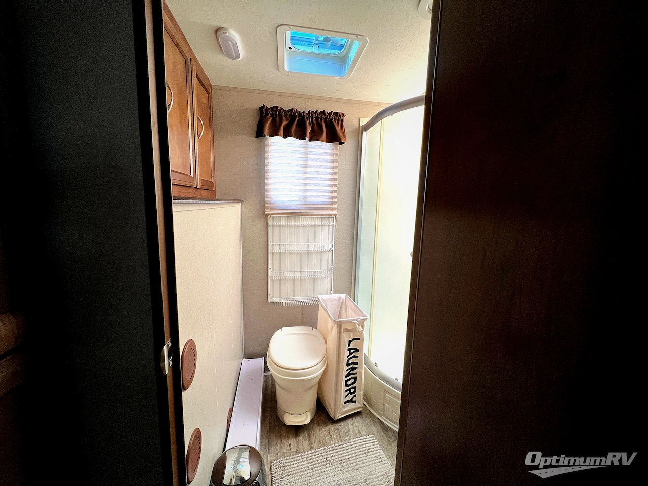 2016 Coachmen Freedom Express 248RBS Photo 13