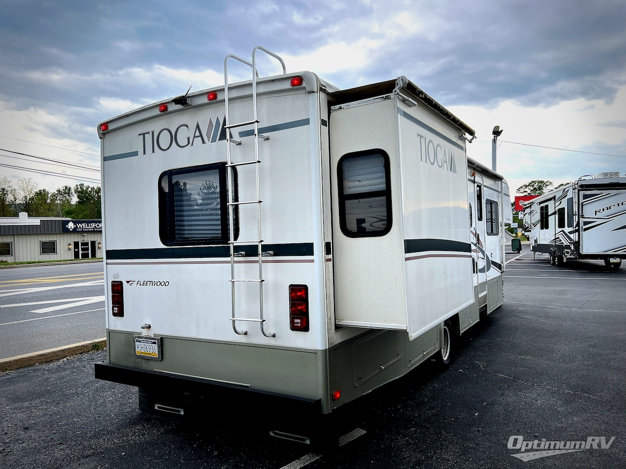 2006 Fleetwood Tioga 31M Photo 2