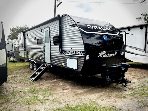 Used 2024 Coachmen Catalina Legacy Edition 293QBCK Featured Photo