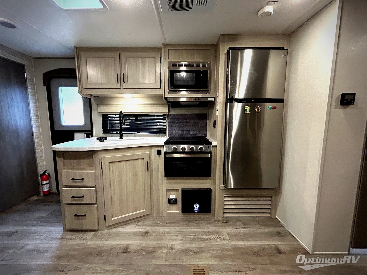 2024 Coachmen Catalina Legacy Edition 293QBCK Photo 5