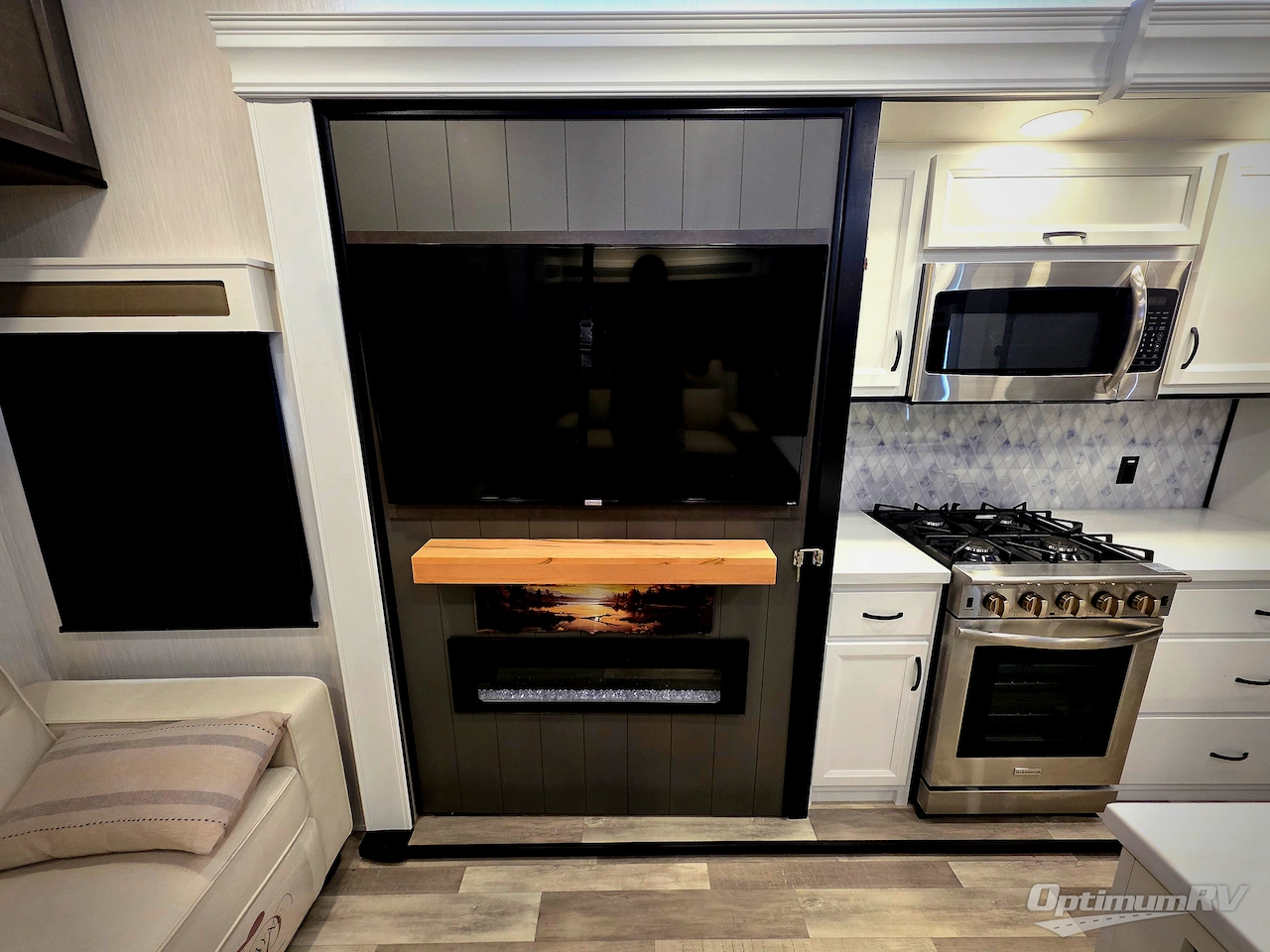 2023 Forest River Cedar Creek 311RL Photo 9