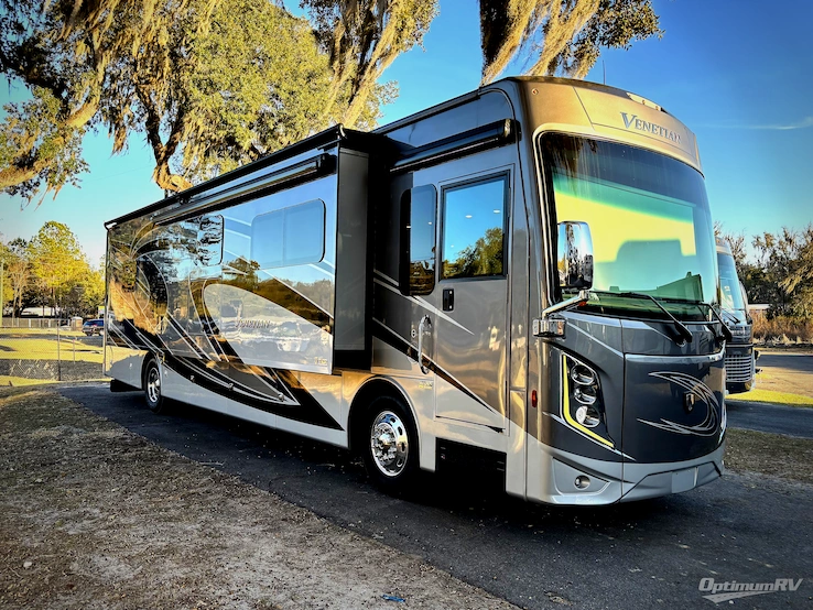 2020 Thor Venetian R40 RV Photo 1