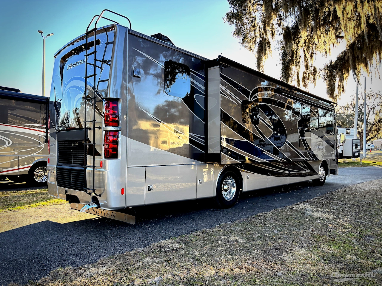 2020 Thor Venetian R40 Photo 2