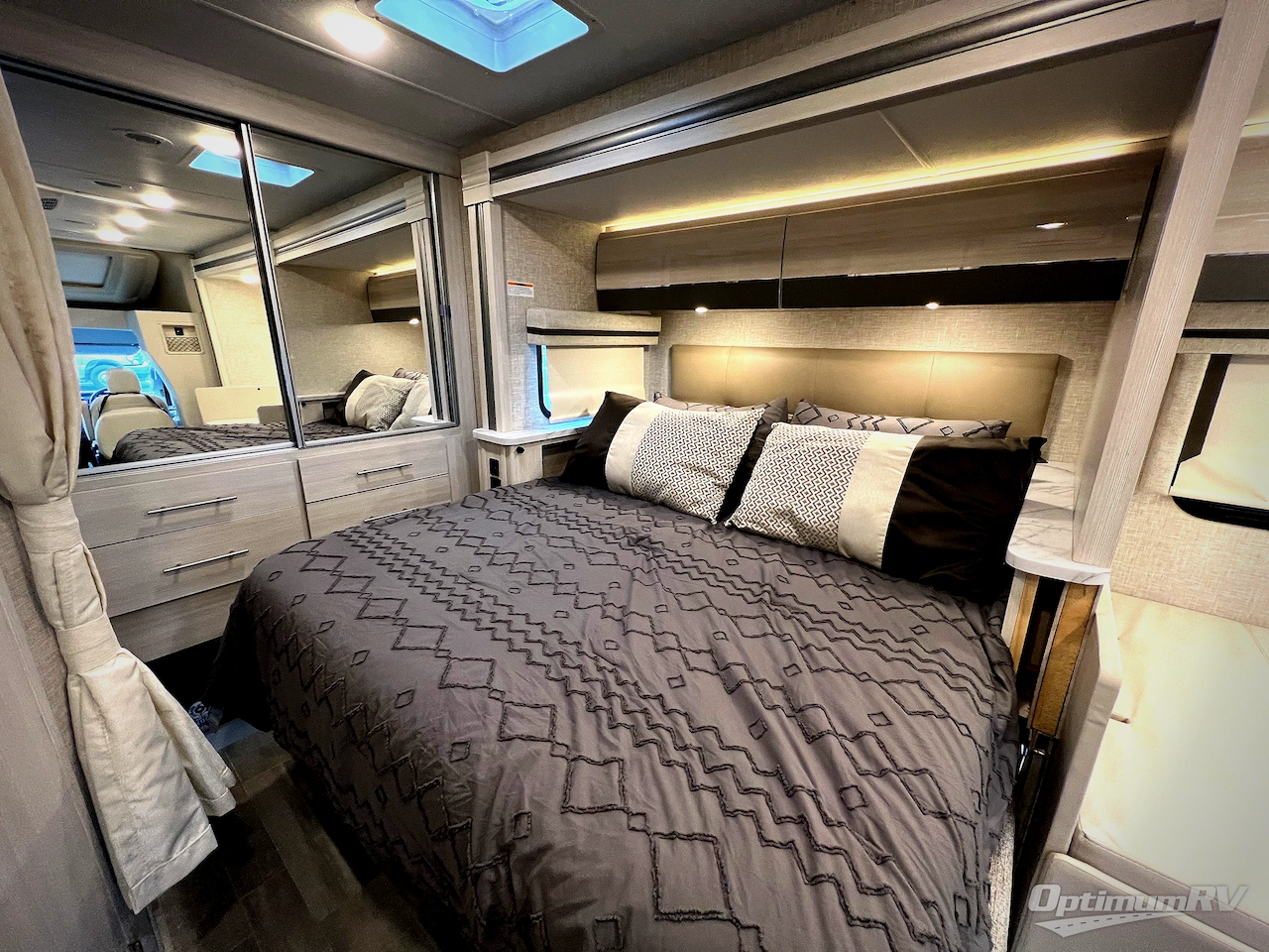 2024 Thor Compass AWD 23TW Photo 17