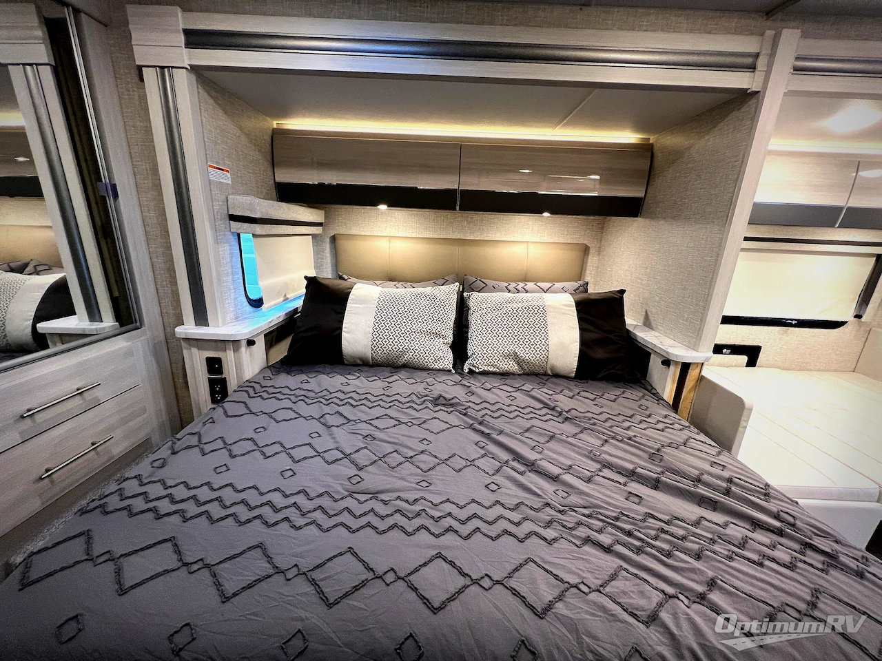 2024 Thor Compass AWD 23TW Photo 18