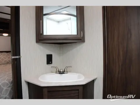 2021 Forest River Cherokee Alpha Wolf 26RL-L RV Photo 4