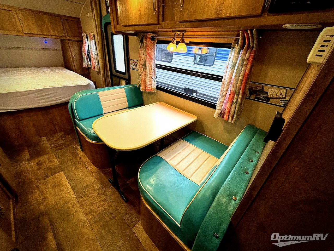 2016 Gulf Stream Vintage Cruiser 19RBS Photo 12
