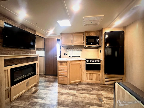 2021 Coachmen Catalina Legacy 323BHDSCK RV Photo 3