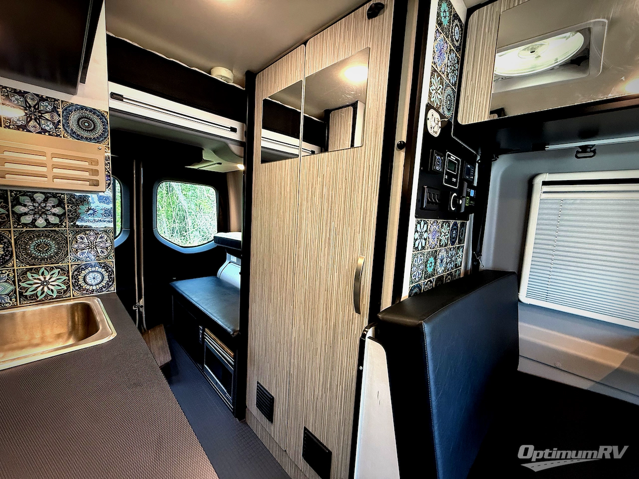 2023 Winnebago Revel 44E Photo 17