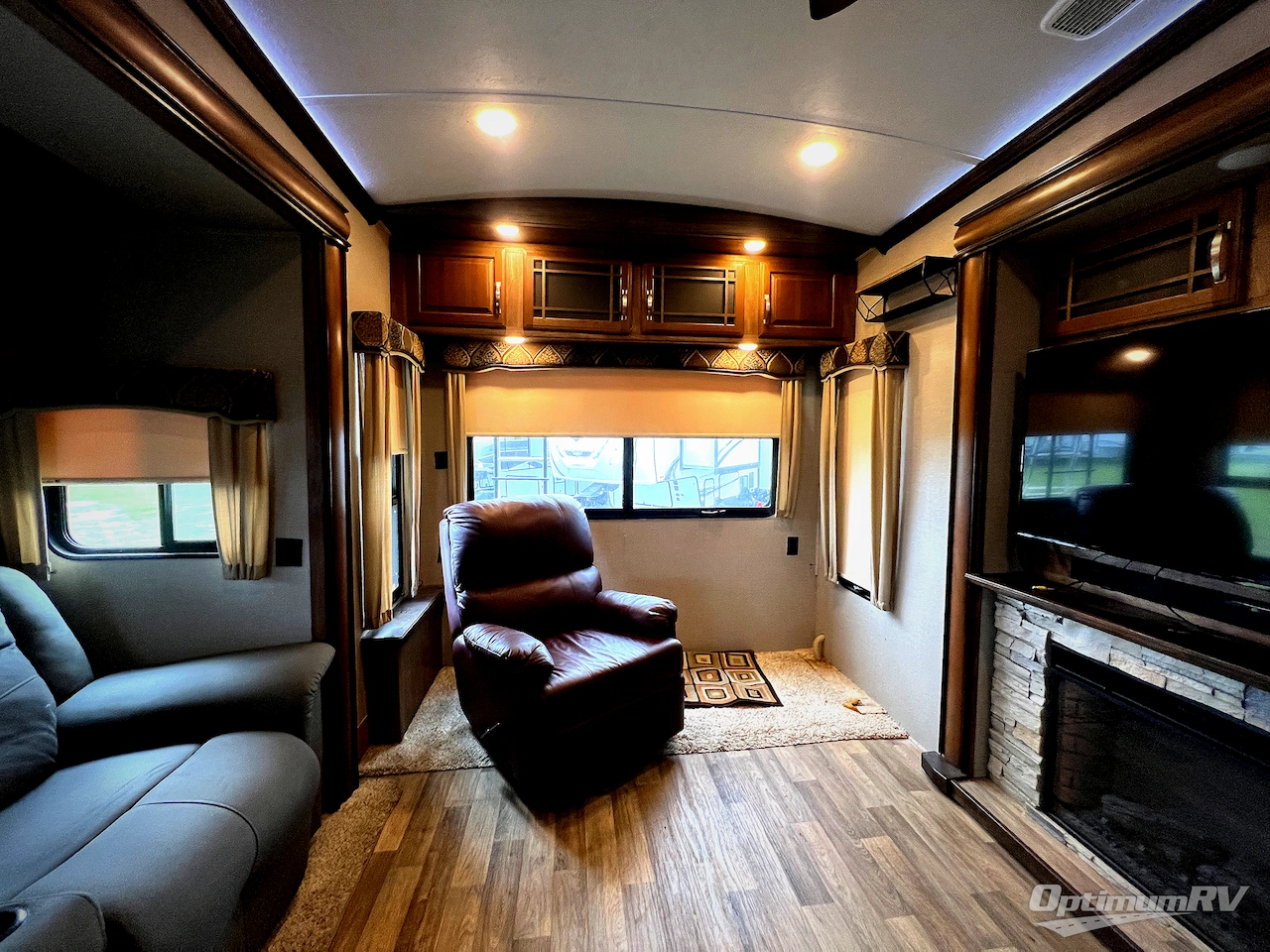 2017 Keystone Montana 3720RL Photo 8