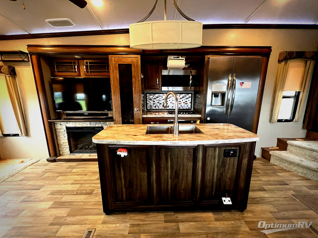 2017 Keystone Montana 3720RL Photo 10