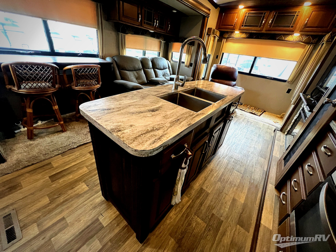 2017 Keystone Montana 3720RL Photo 13