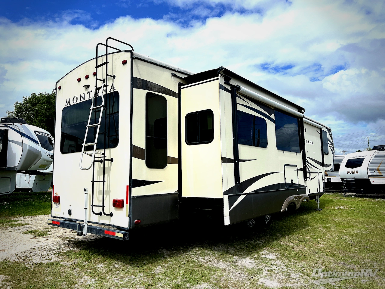 2017 Keystone Montana 3720RL Photo 3