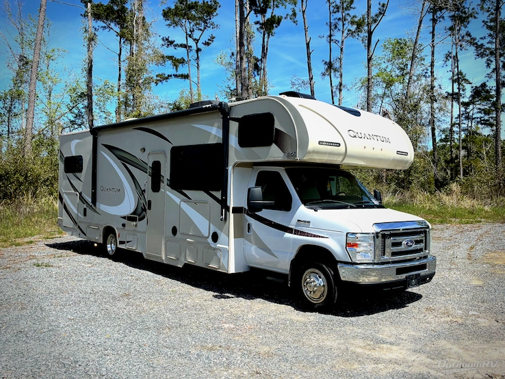 2017 Thor Quantum LF31 RV Photo 1