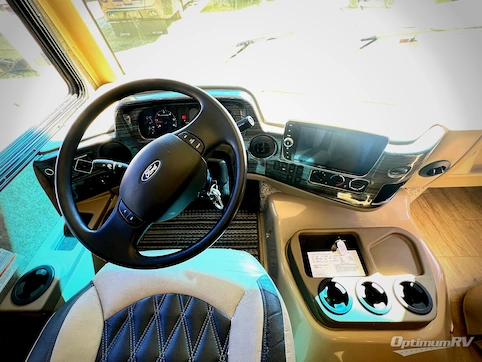 2020 Thor Challenger 37DS RV Photo 2