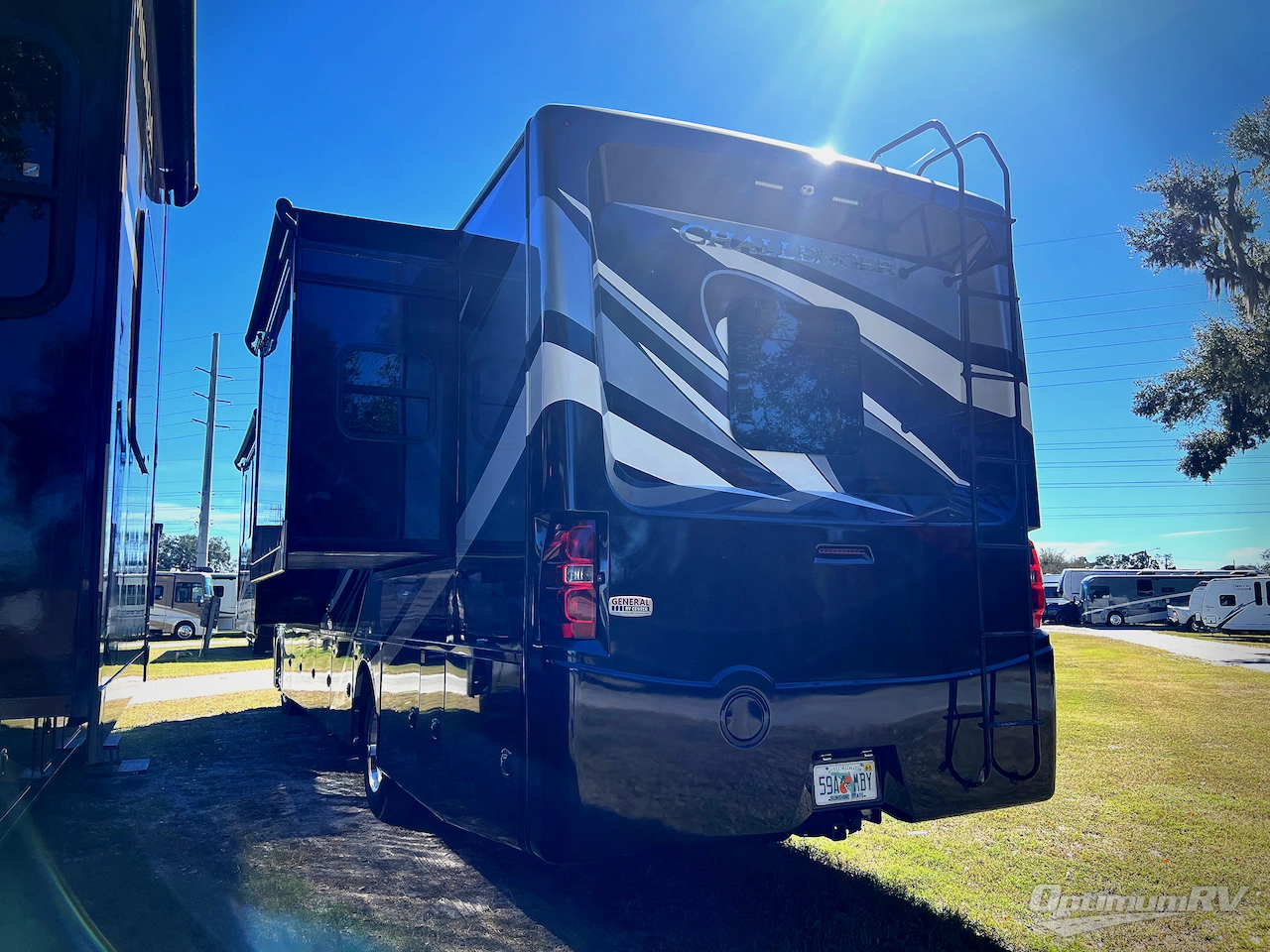 2020 Thor Challenger 37DS Photo 3