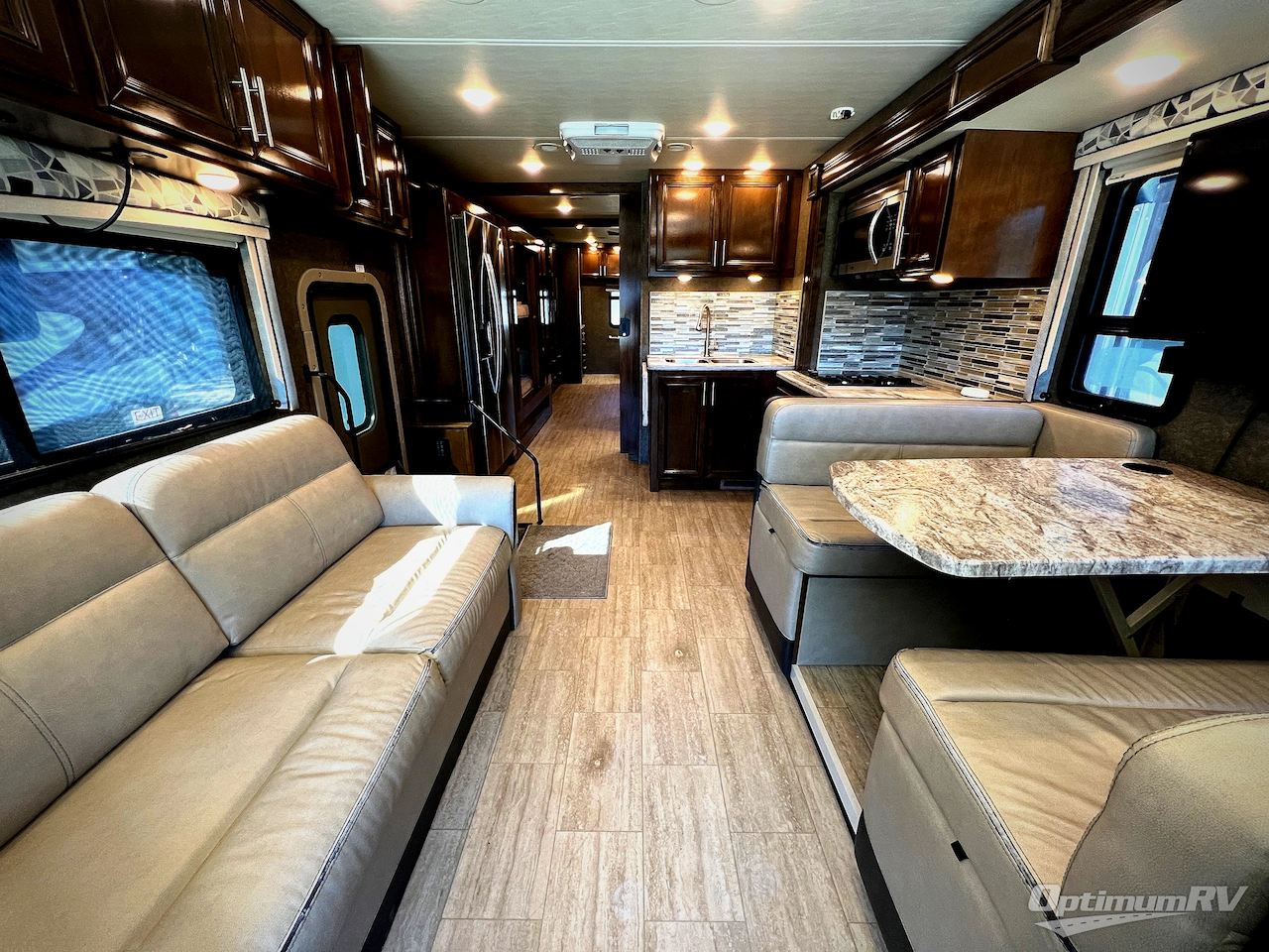 2020 Thor Challenger 37DS Photo 4