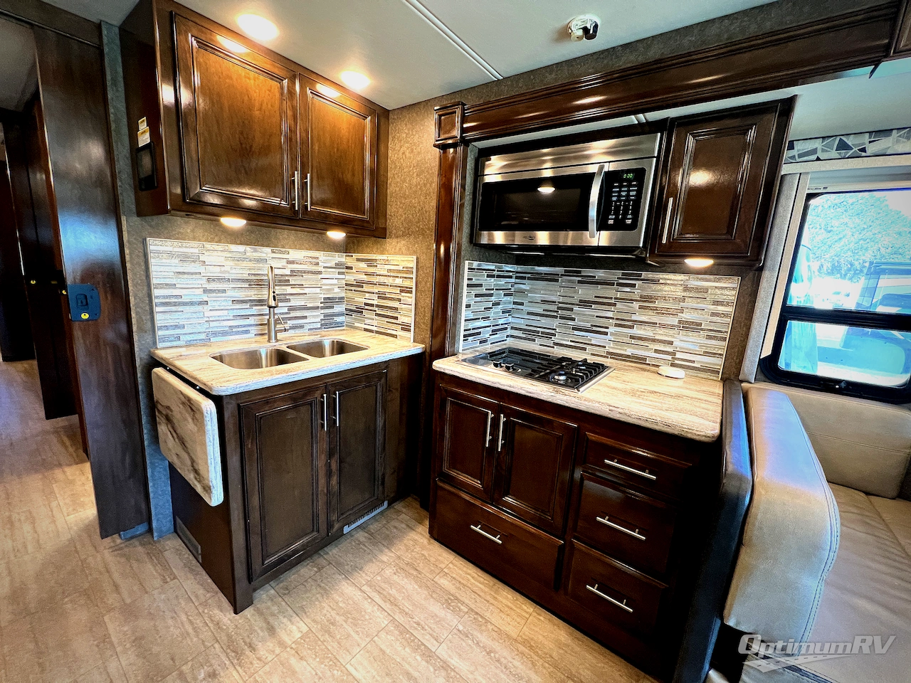 2020 Thor Challenger 37DS Photo 10