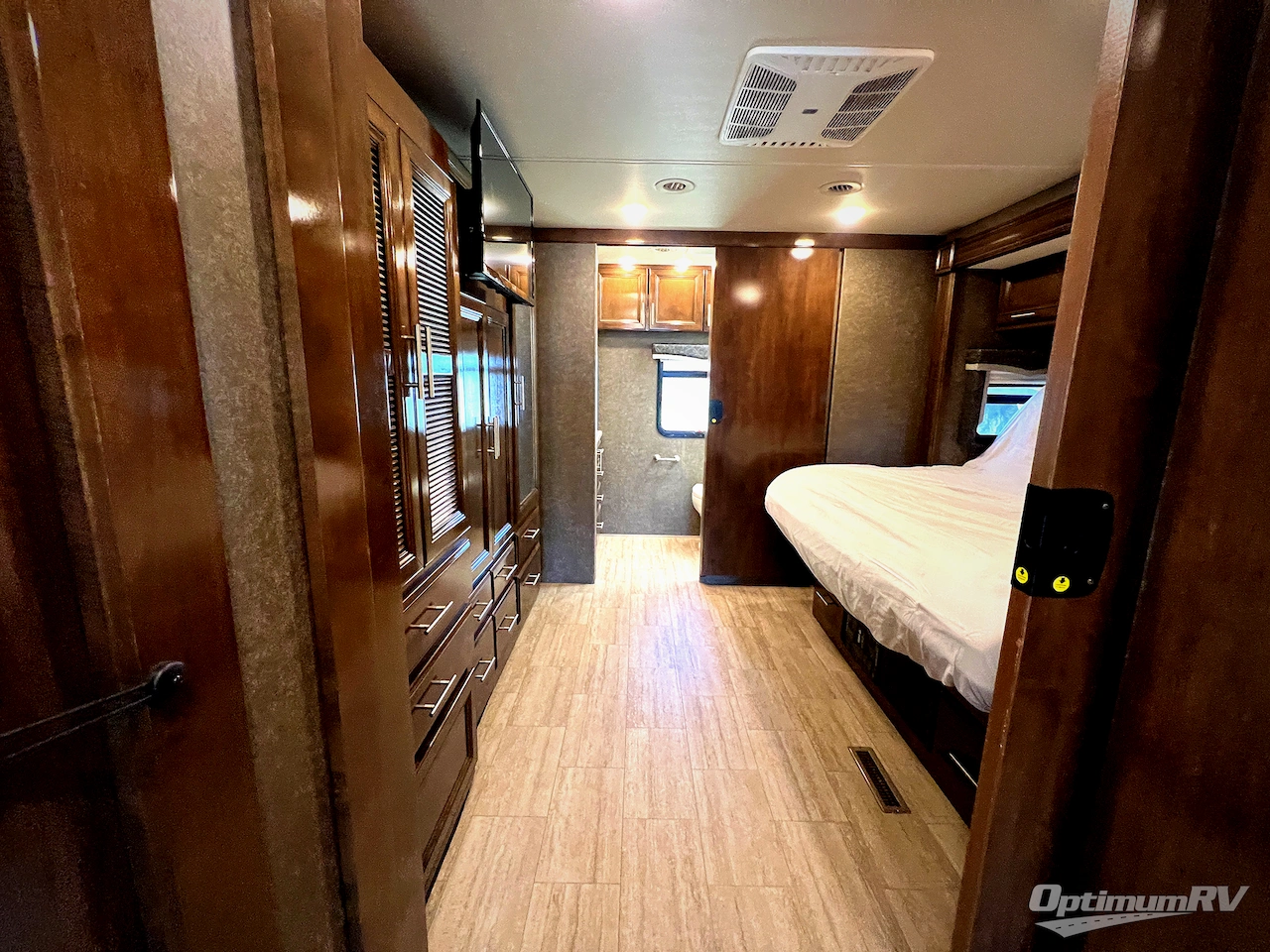 2020 Thor Challenger 37DS Photo 19