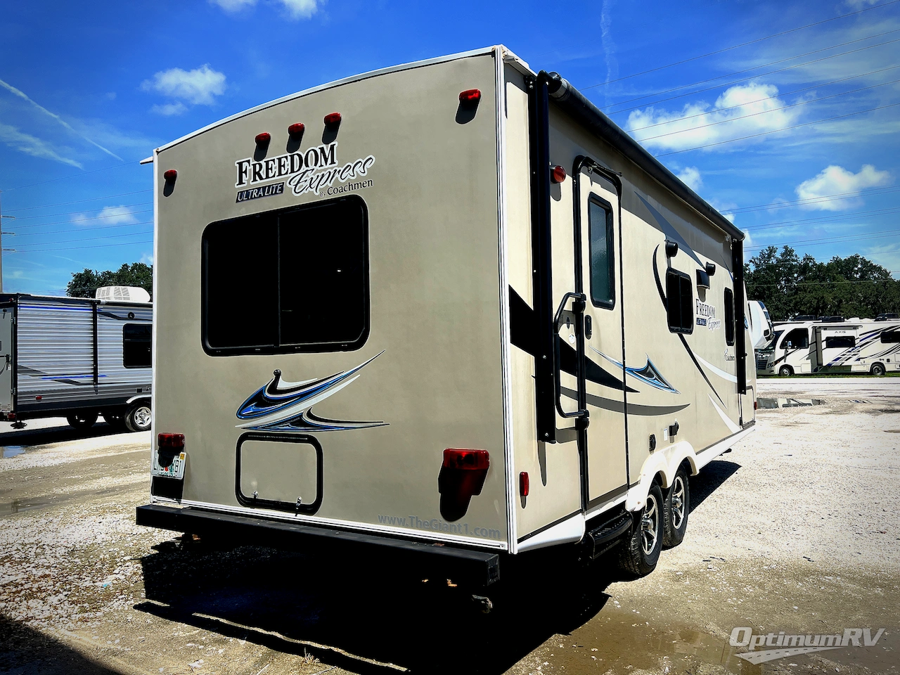 2019 Coachmen Freedom Express Ultra Lite 204RD Photo 3