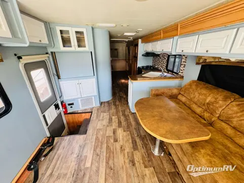 2009 Thor Daybreak 3370 RV Photo 4