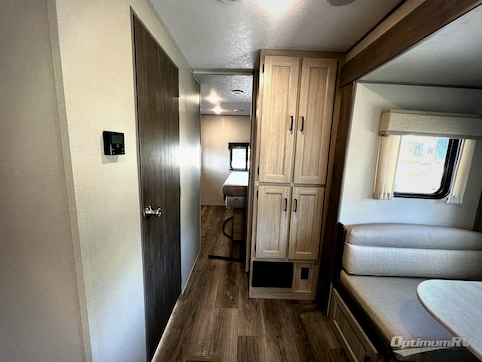 2025 Coachmen Catalina Legacy Edition 343BHTS RV Photo 3