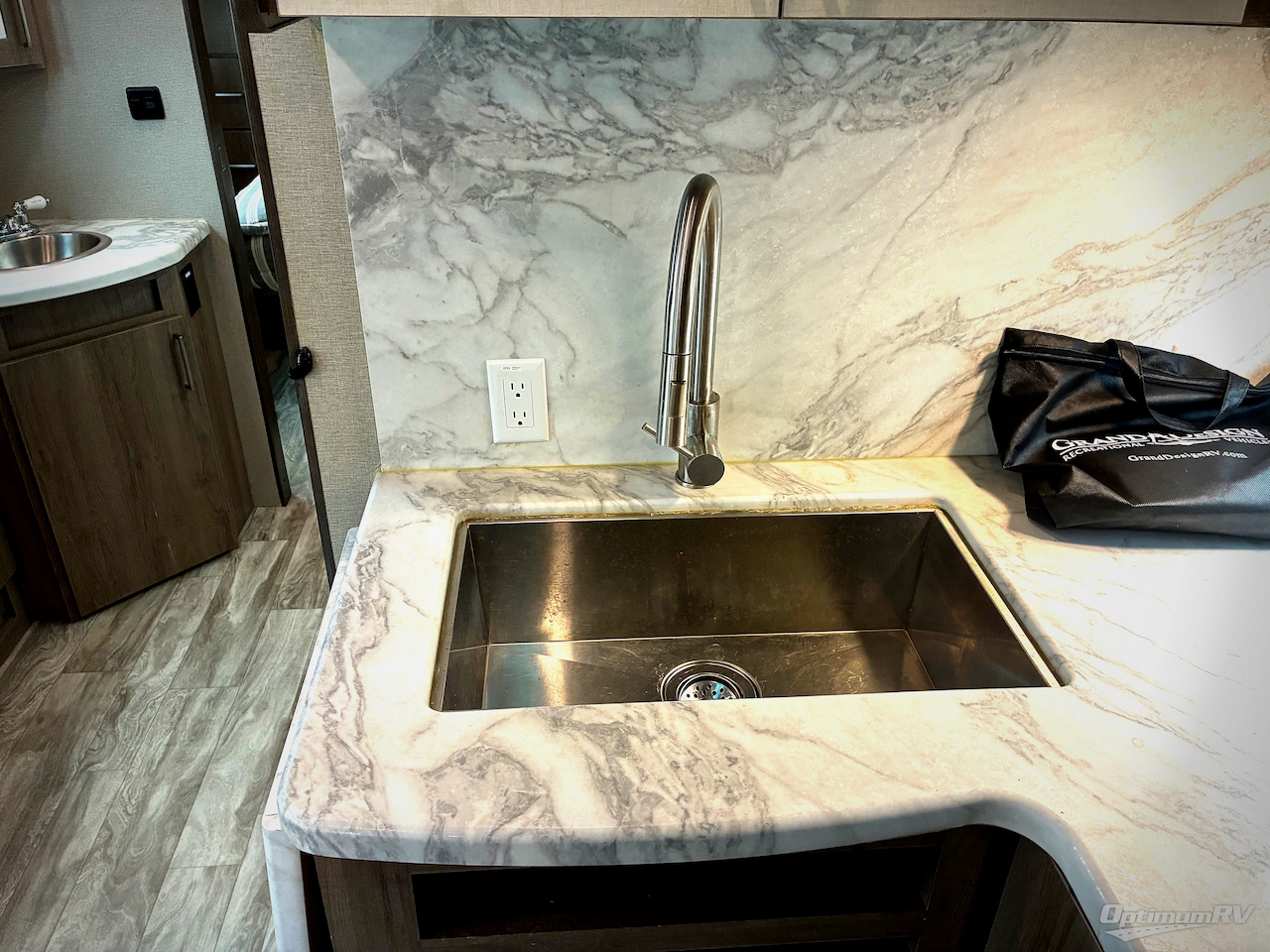 2022 Grand Design Imagine 2910BH Photo 9