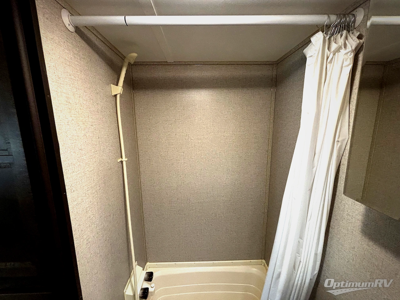 2018 Dutchmen Coleman Light LX 2155BH Photo 11