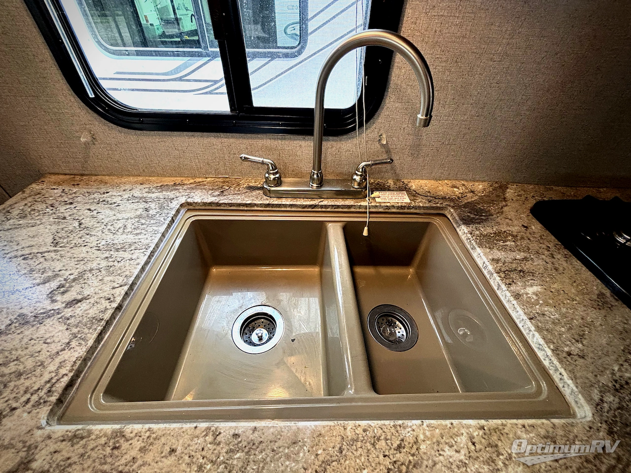 2018 Dutchmen Coleman Light LX 2155BH Photo 14