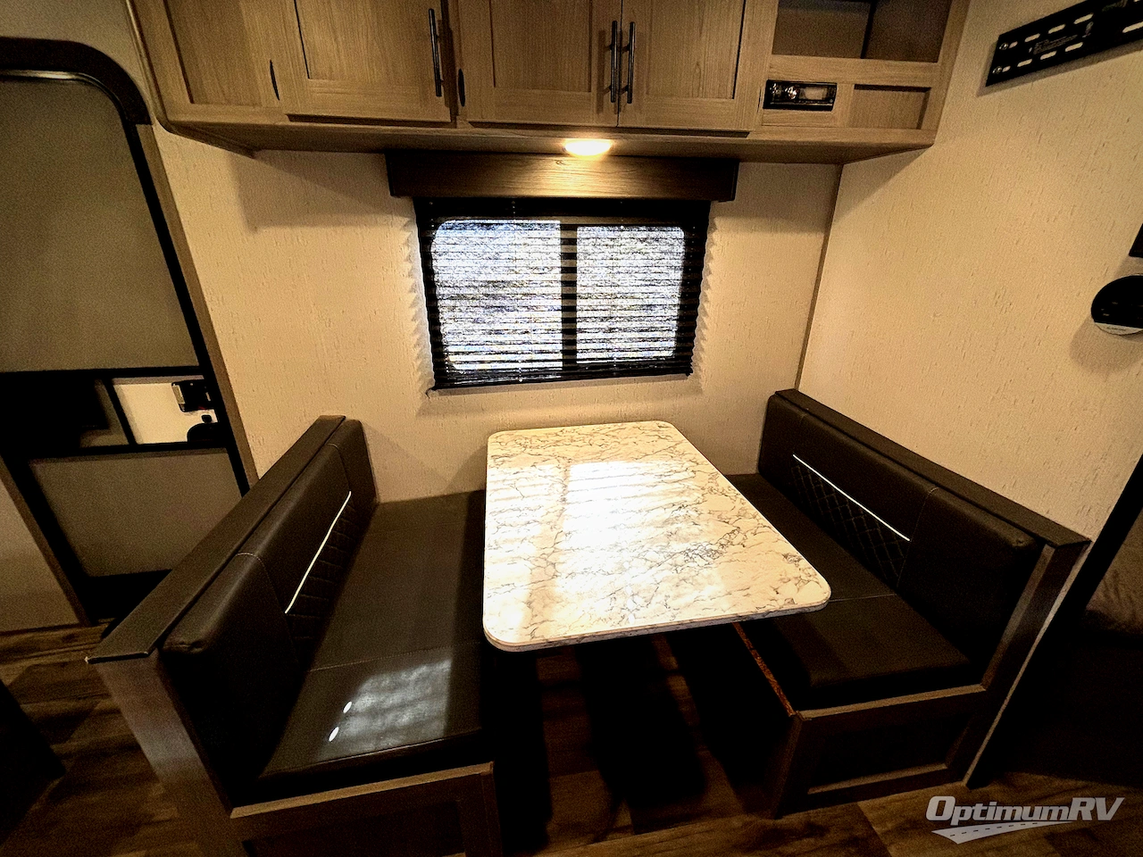 2023 Dutchmen Coleman Lantern LT Series 274BH Photo 9