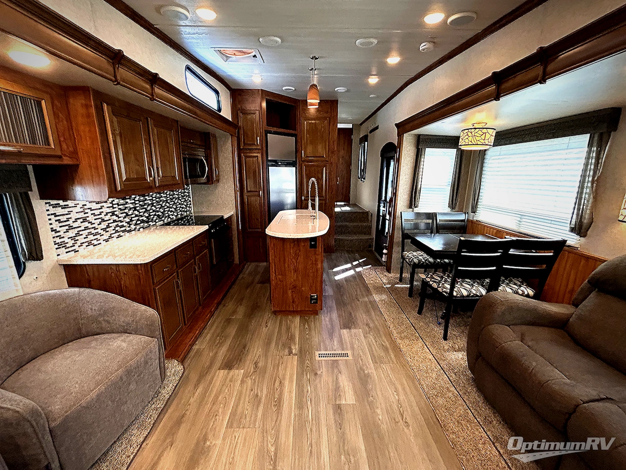 2017 Heartland Sundance 3280RES Photo 5