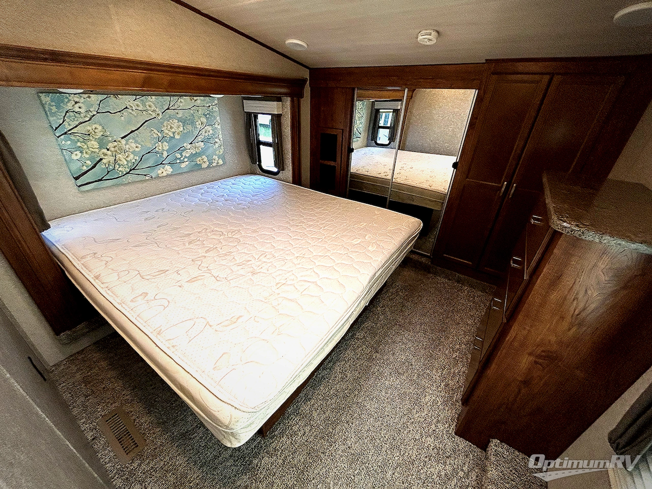 2017 Heartland Sundance 3280RES Photo 8