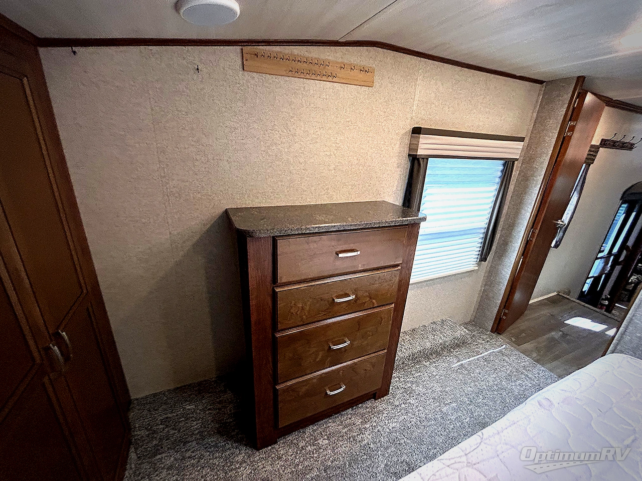 2017 Heartland Sundance 3280RES Photo 13