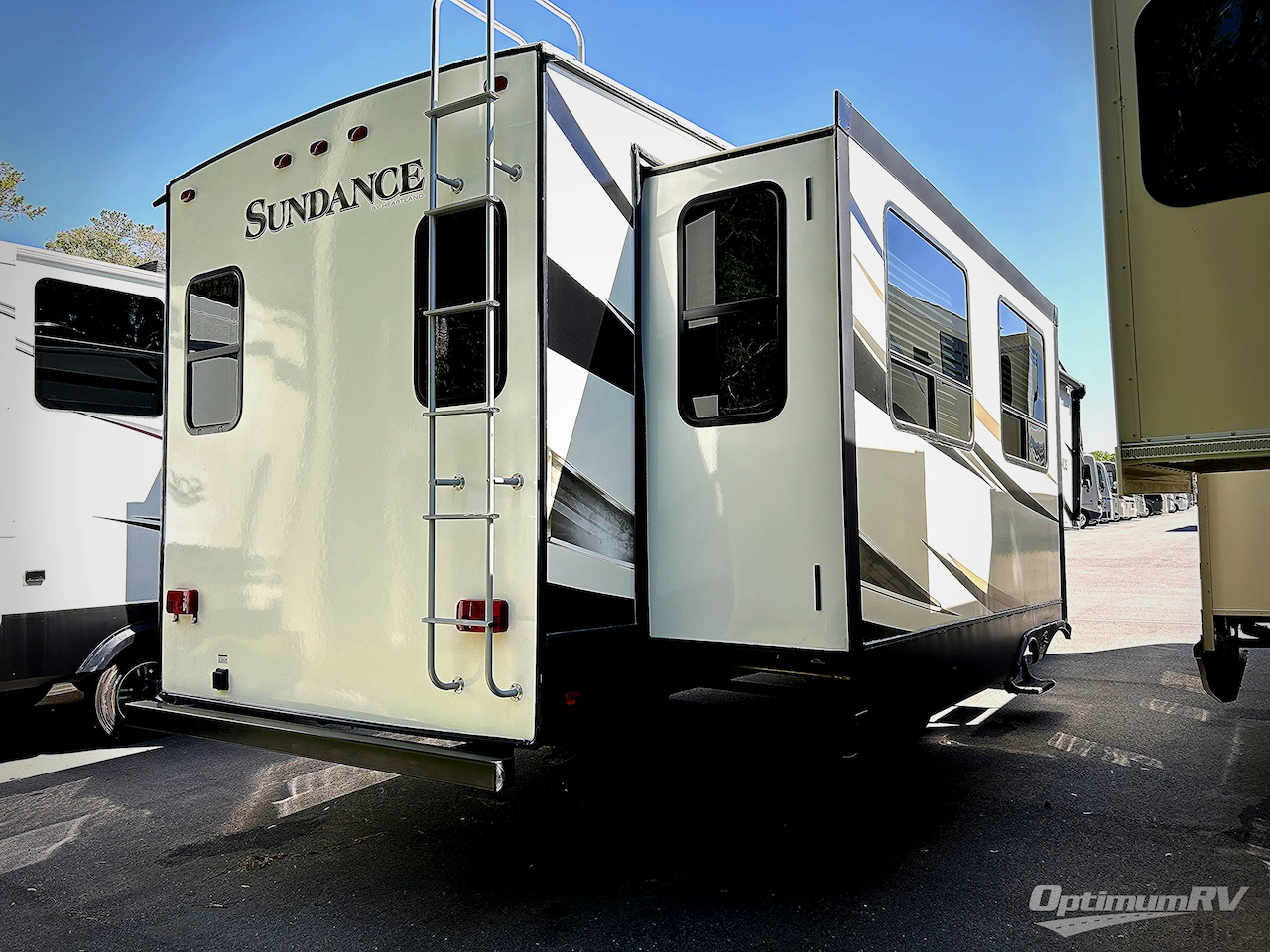 2017 Heartland Sundance 3280RES Photo 2