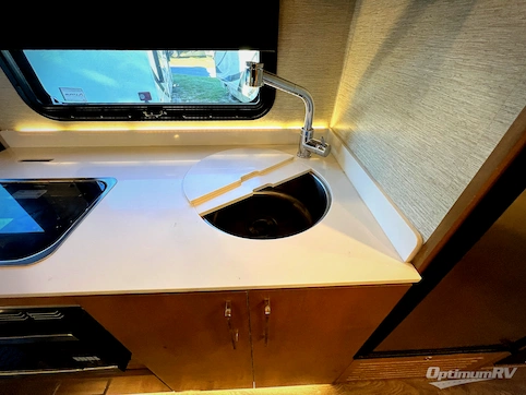 2020 Tiffin Wayfarer 25RW RV Photo 3
