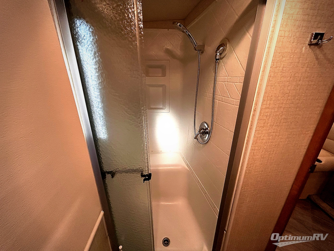 2017 Winnebago Forza 38W Photo 15