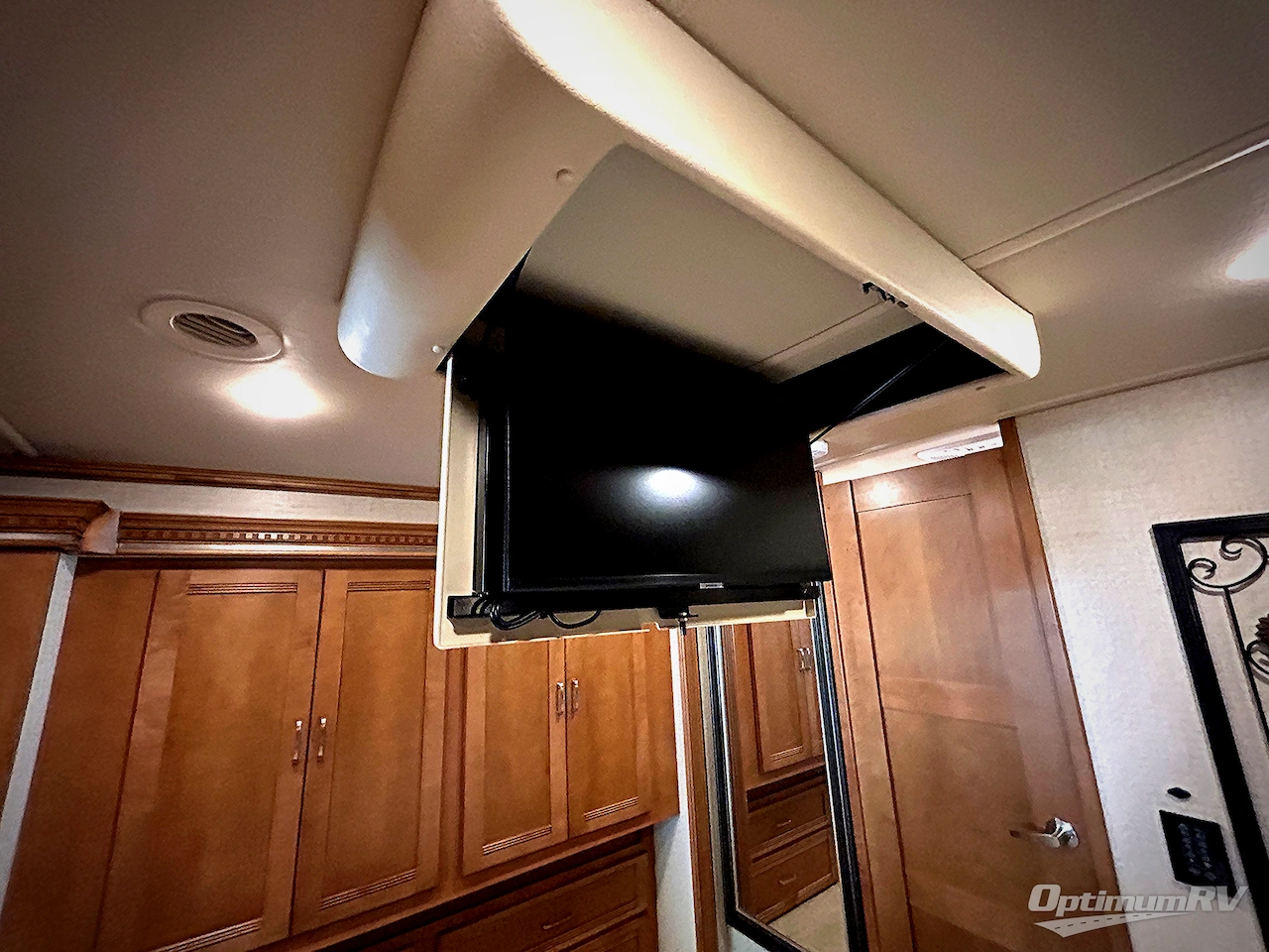 2017 Winnebago Forza 38W Photo 19