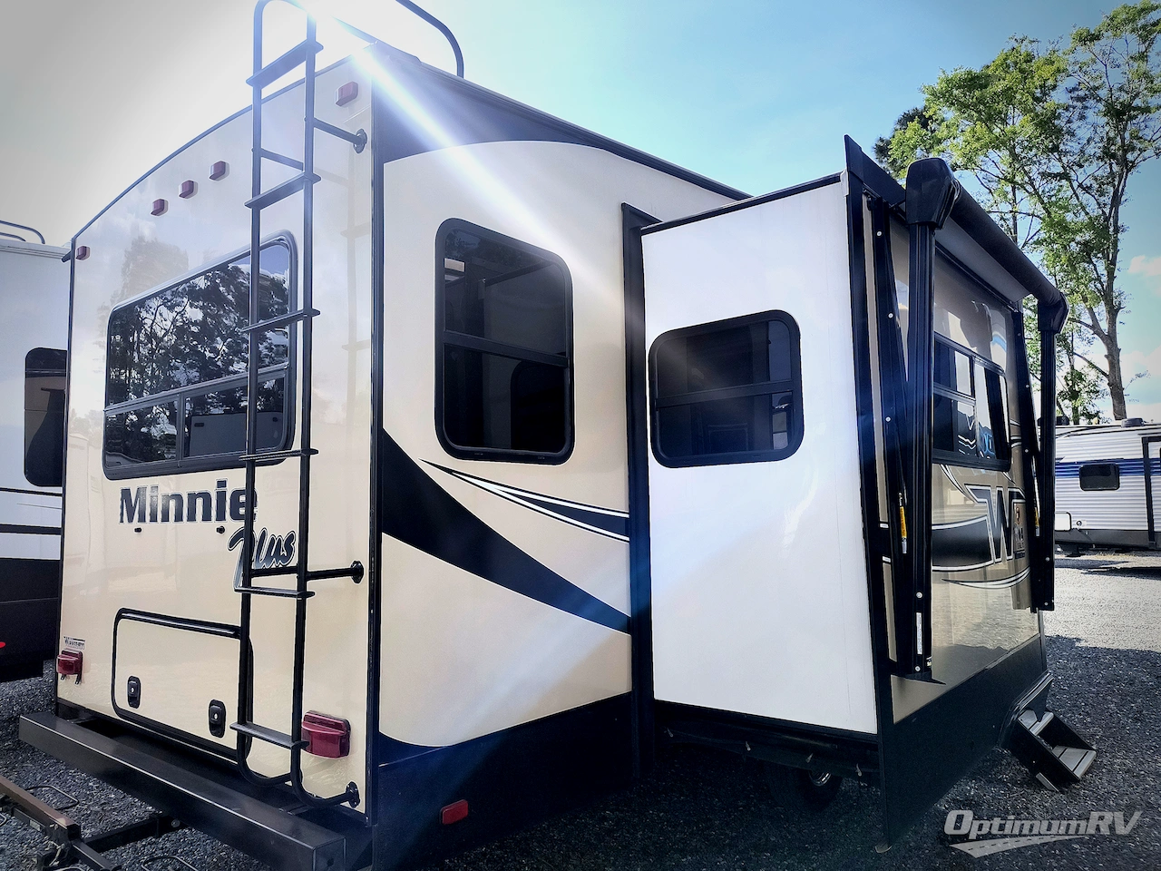 2019 Winnebago Towables Minnie Plus 27RLTS Photo 2
