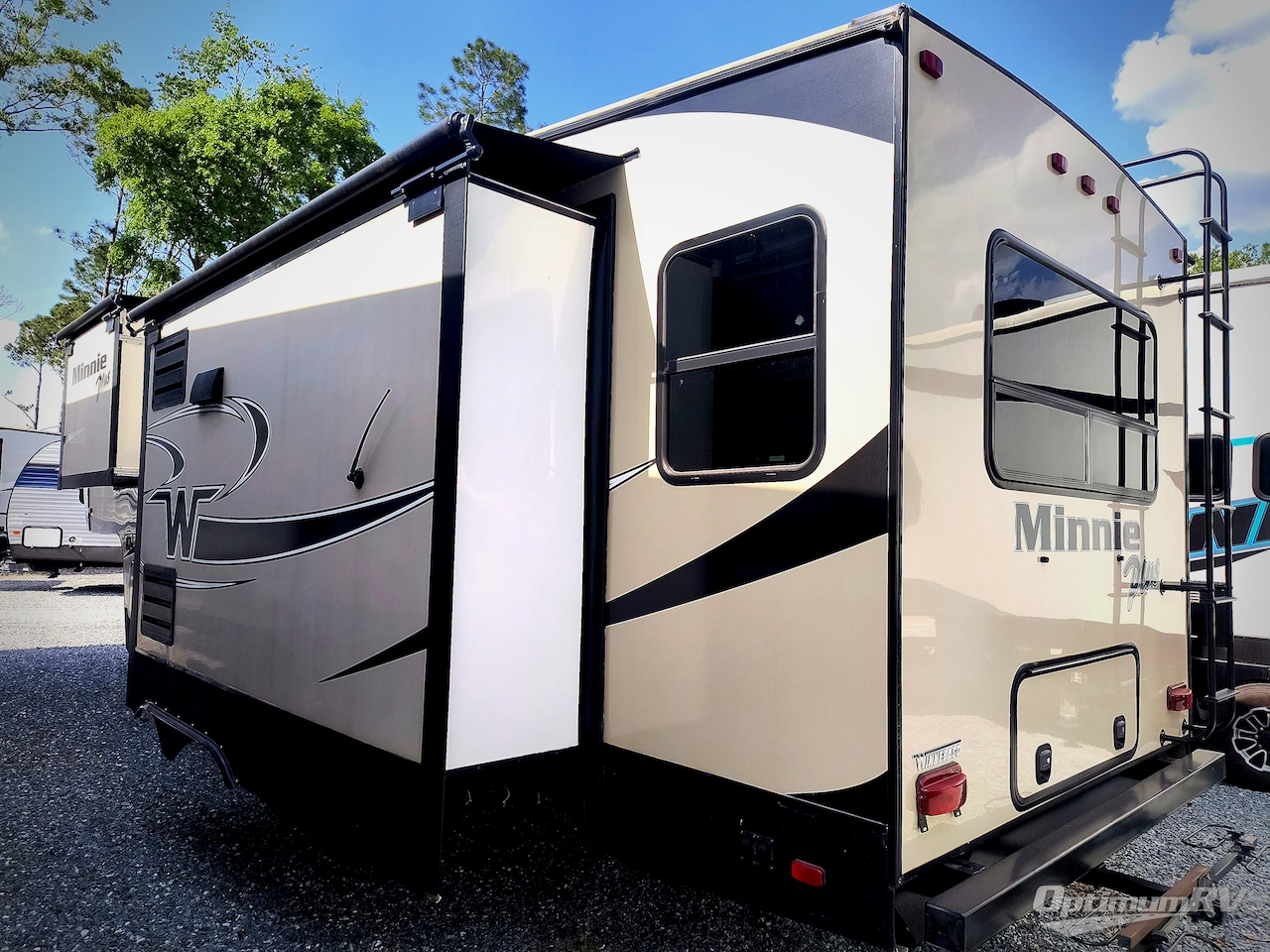 2019 Winnebago Towables Minnie Plus 27RLTS Photo 3