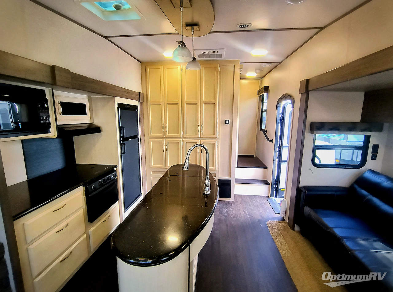 2019 Winnebago Towables Minnie Plus 27RLTS Photo 5