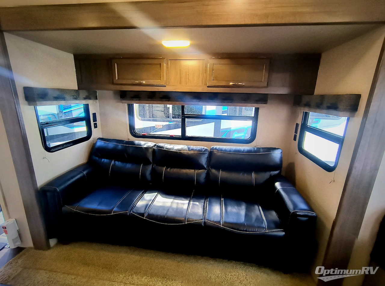 2019 Winnebago Towables Minnie Plus 27RLTS Photo 6