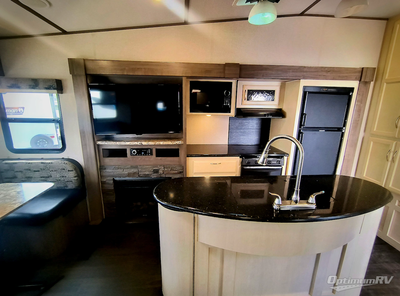 2019 Winnebago Towables Minnie Plus 27RLTS Photo 7