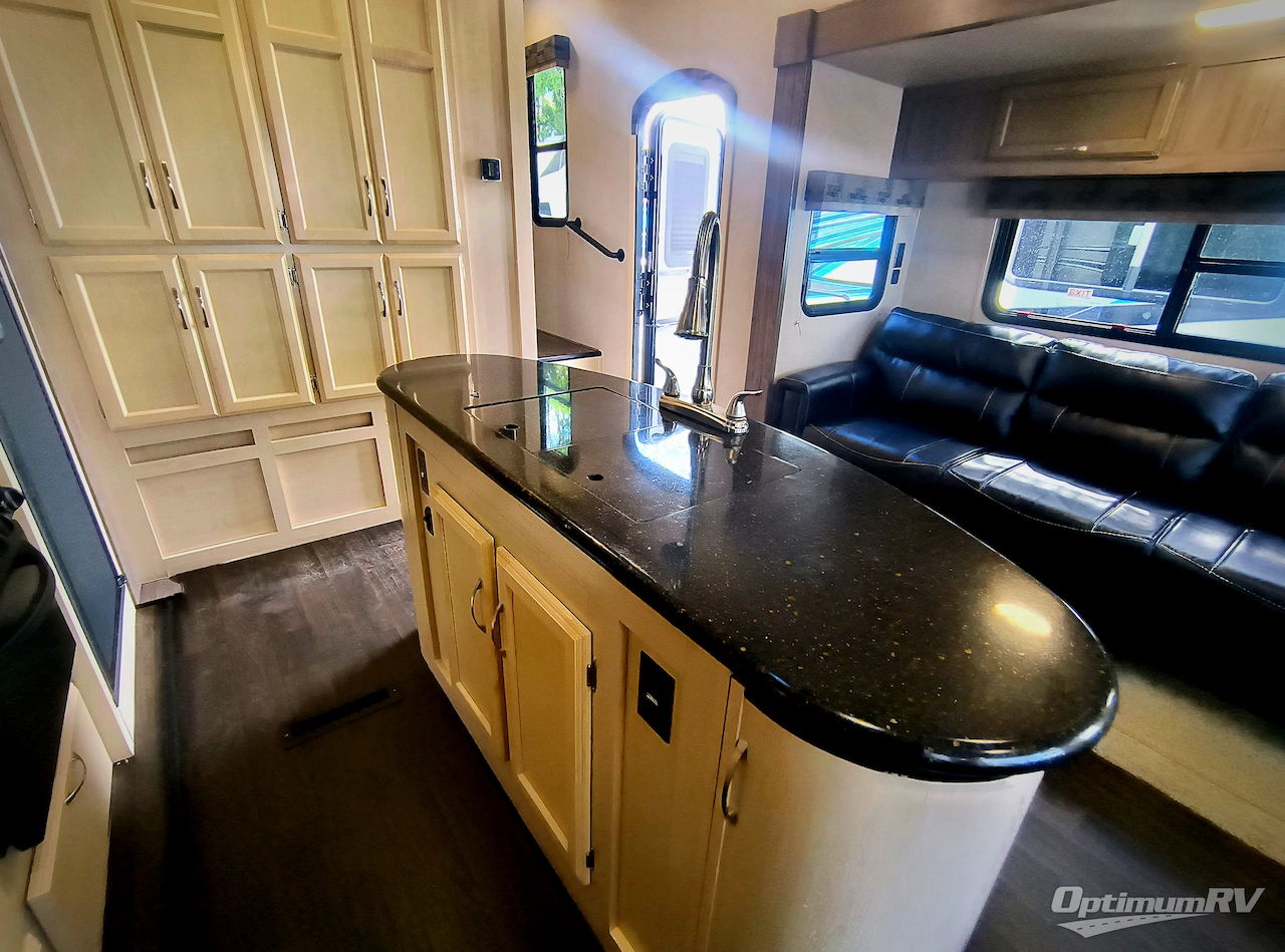 2019 Winnebago Towables Minnie Plus 27RLTS Photo 9